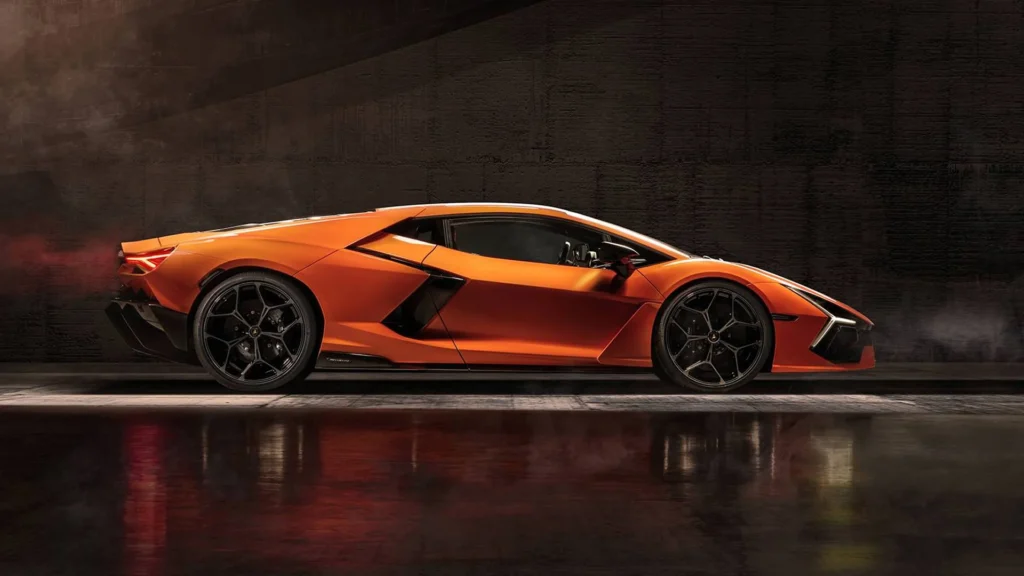 Lamborghini Revuelto